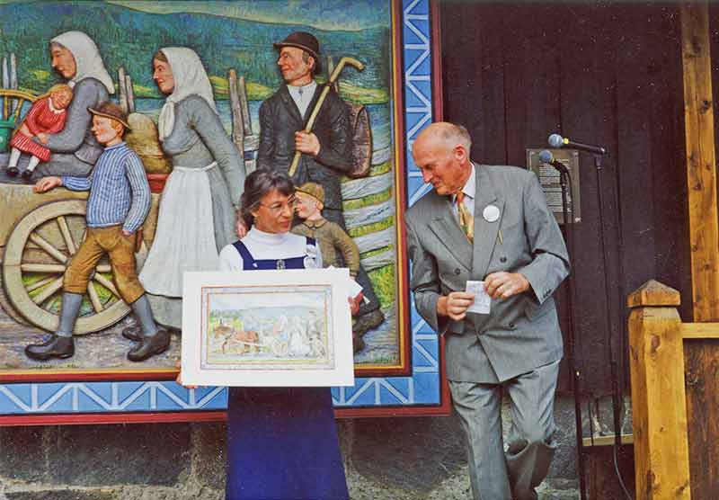 Per Einbu presented Ann Edwards with sketch of Emigrant Relief in front of the Emigrant Relief itself.